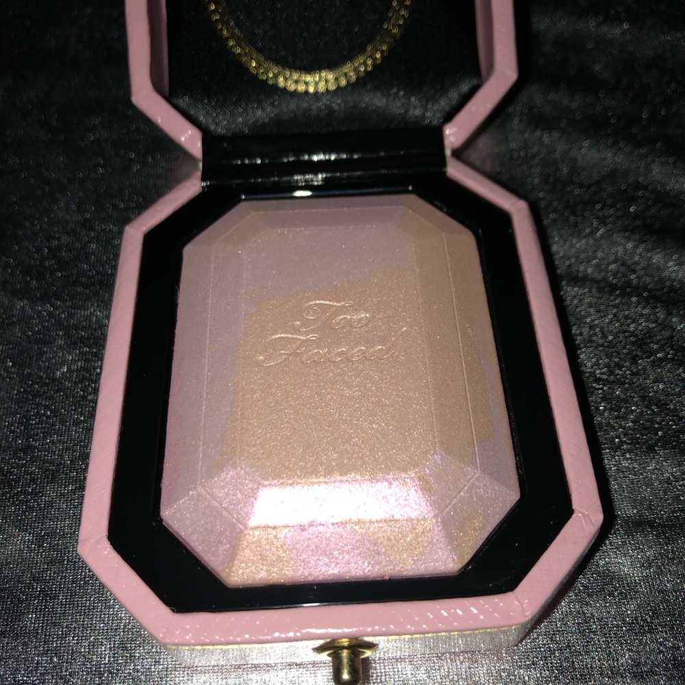 Too Faced Diamond Light highlighter